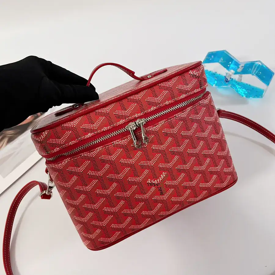 Muse Cosmetic Bag with Smart Interior Space