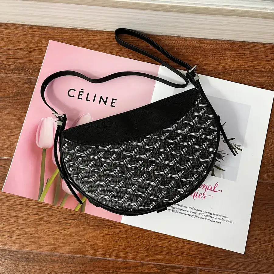 Goya Half Moon Bag Classic Style, Versatile Design