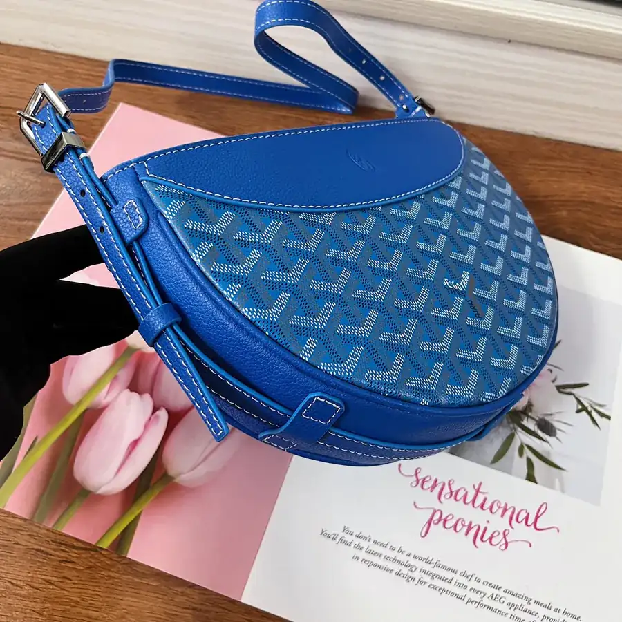 Goya Half Moon Bag Classic Style, Versatile & Comfortable