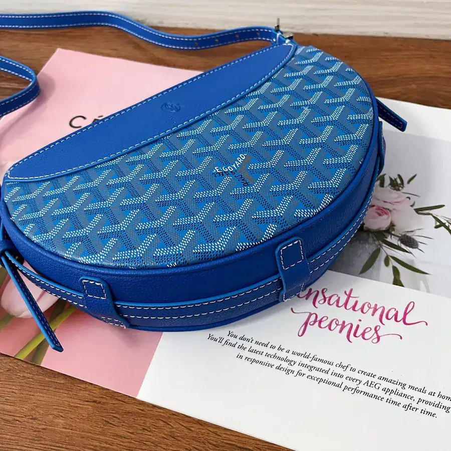 Goya Half Moon Bag Classic Style, Versatile & Comfortable