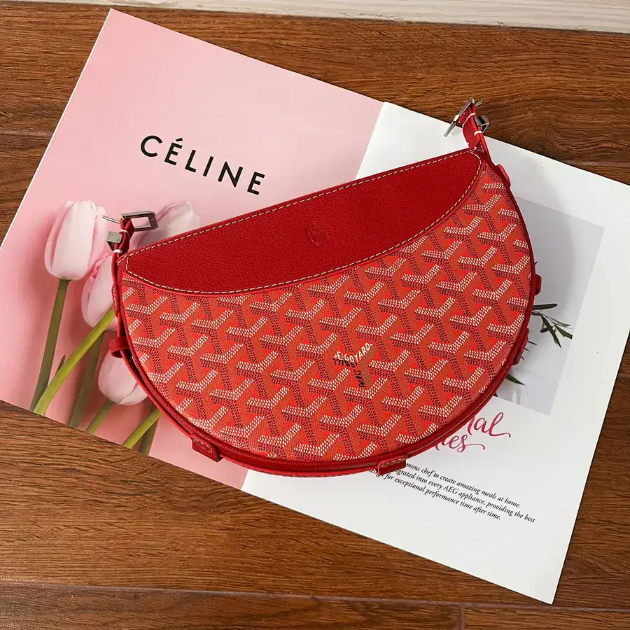 Goya Half Moon Bag Classic Style, Versatile Carry