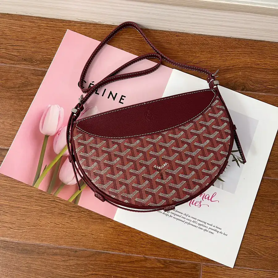 Goya Half Moon Bag Classic Style, Versatile Carry