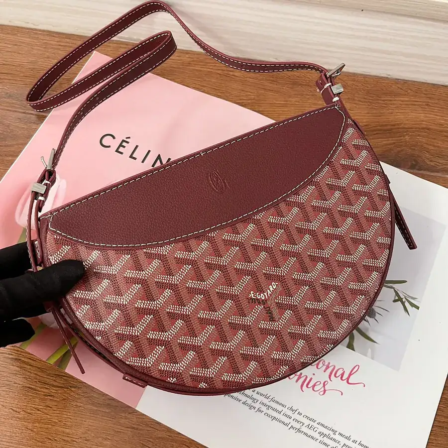 Goya Half Moon Bag Classic Style, Versatile Carry