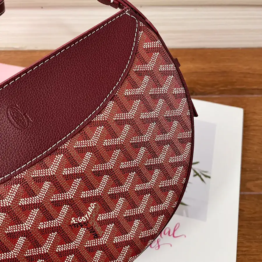 Goya Half Moon Bag Classic Style, Versatile Carry