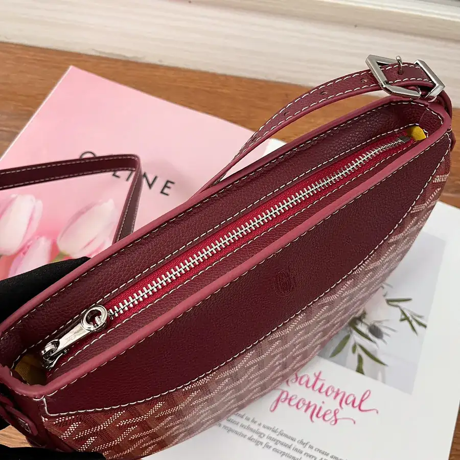 Goya Half Moon Bag Classic Style, Versatile Carry