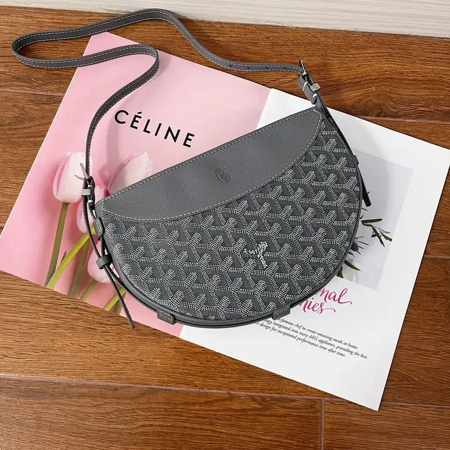 Goya Half Moon Bag Classic Style, Versatile Design