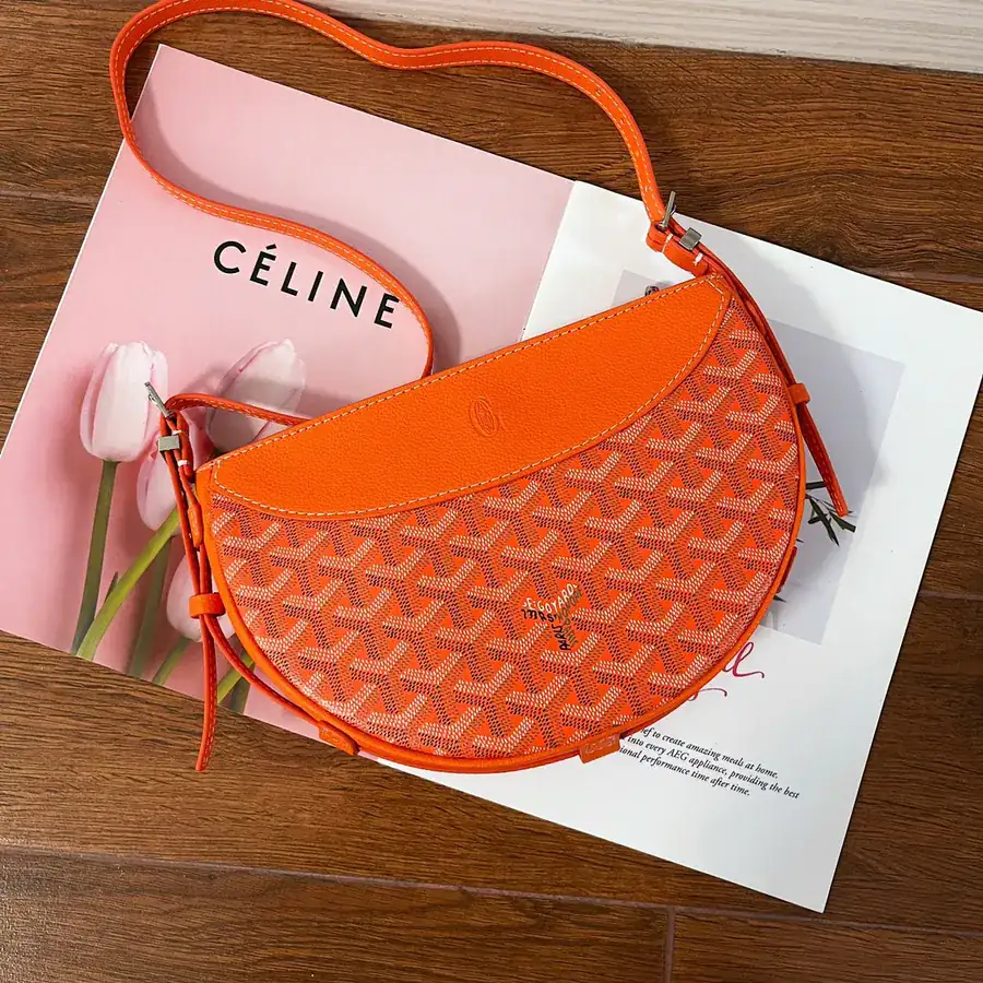 Goya Half Moon Bag Classic Style, Comfortable and Versatile