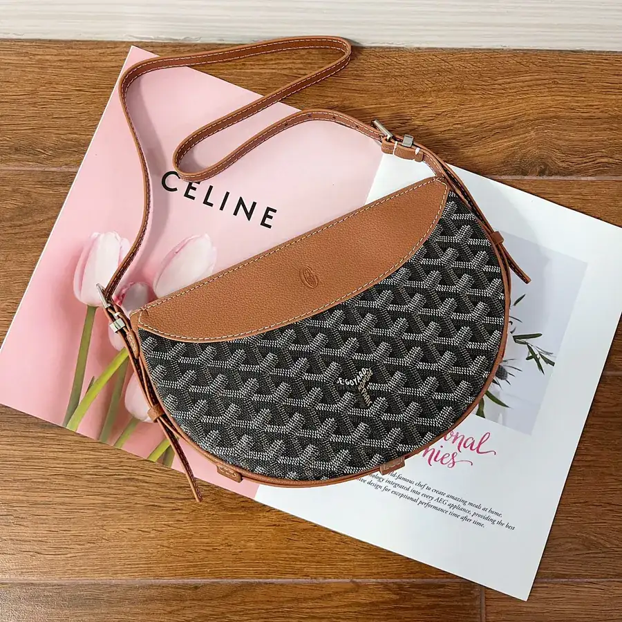 Goya Half Moon Bag Classic Style, Comfortable and Versatile