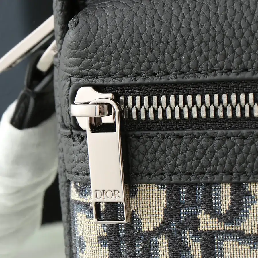 Rider 2.0 Zip Messenger Bag Mini Size
