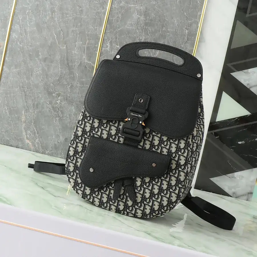 Gallop Shoulder Bag with Iconic Saddle Style