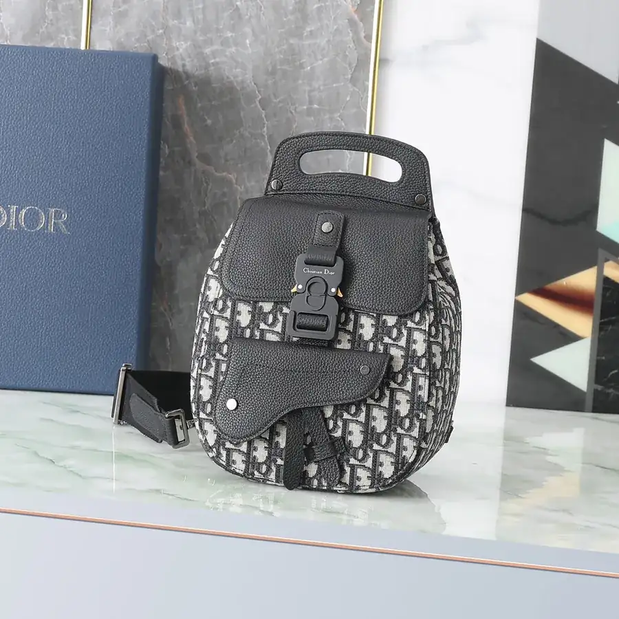Gallop Shoulder Bag with Cistian Logo