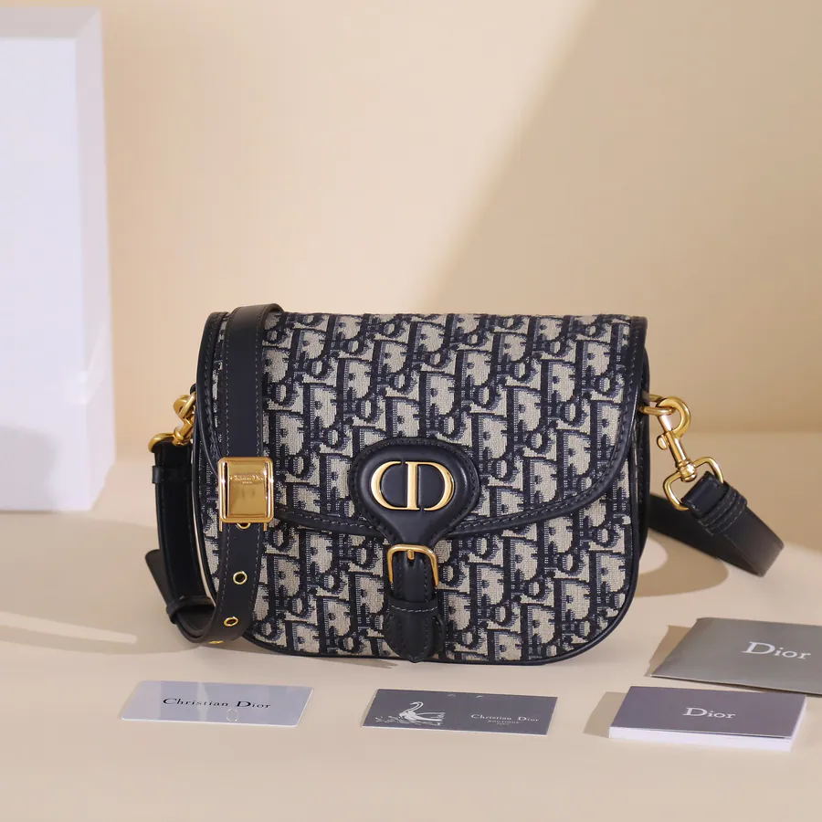 Bobby Shoulder Bag Elegant Silhouette, Classic Proportions