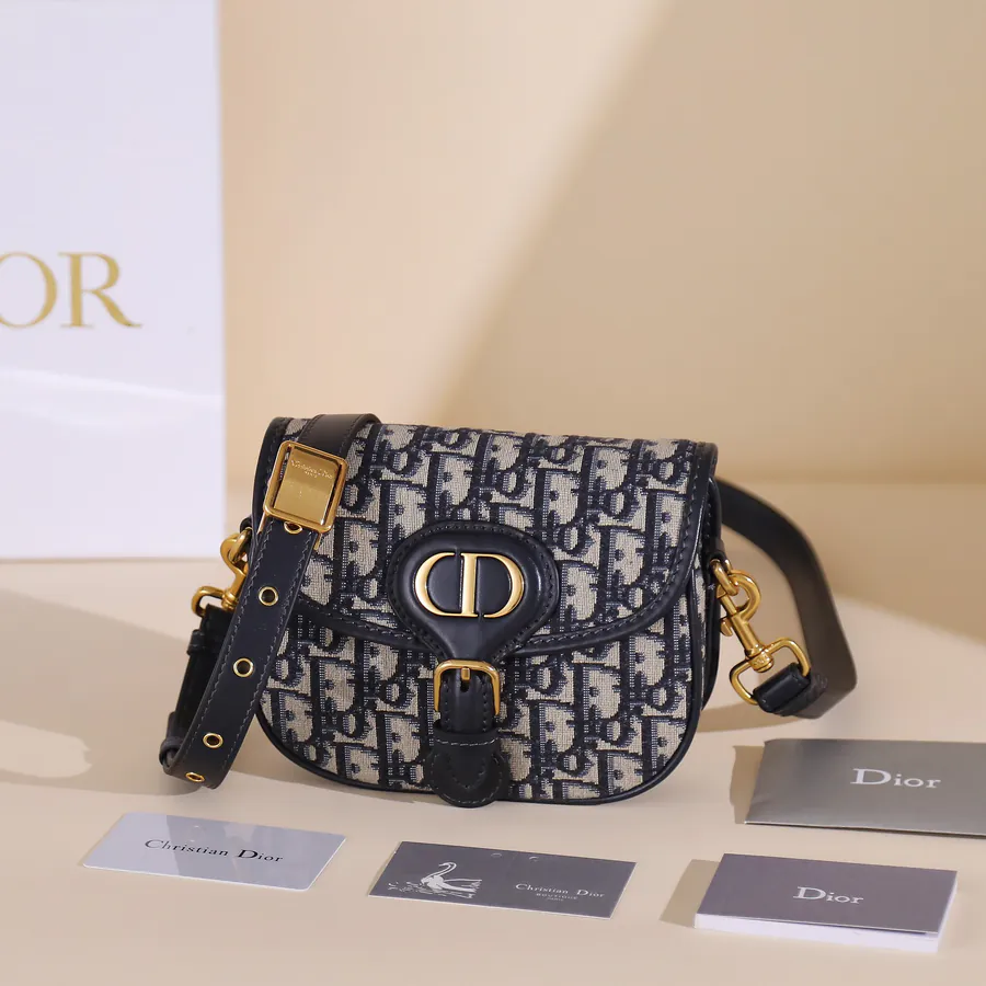 Bobby Shoulder Bag Elegant Silhouette, Mini Size