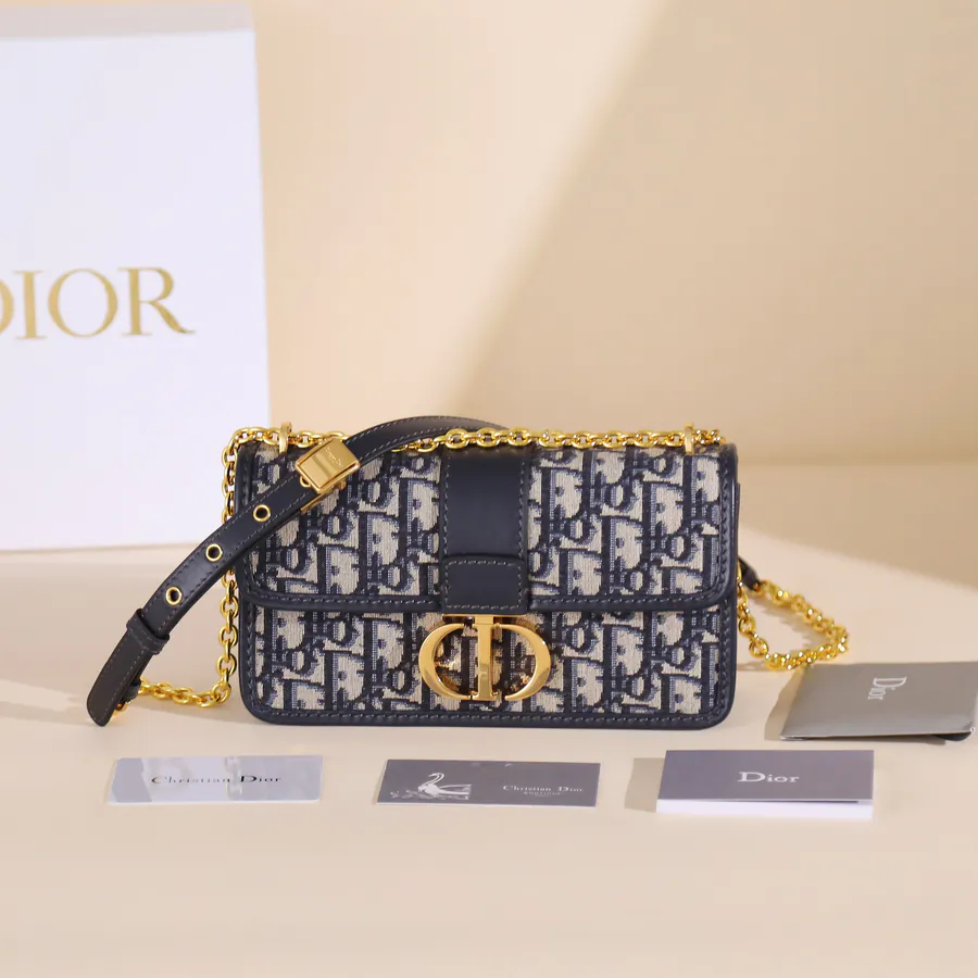 30 Montaigne Chain Bag Classic Elegance