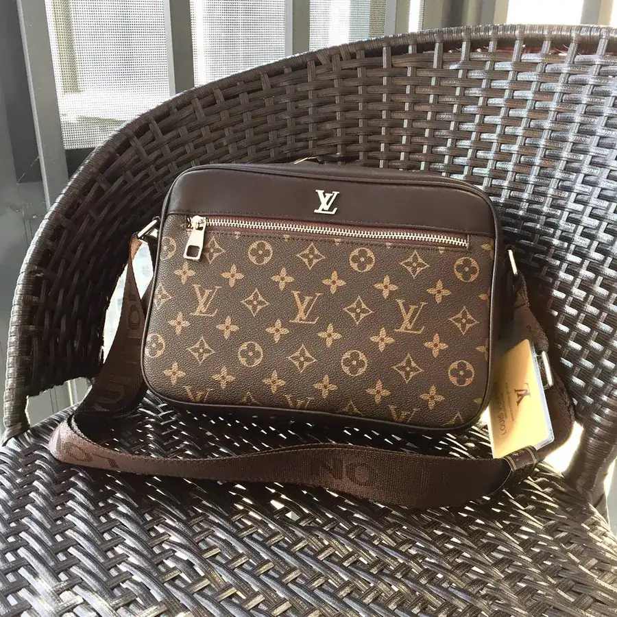 LV Men's Crossbody Bag Original Leather, Perfect Craftsmanship