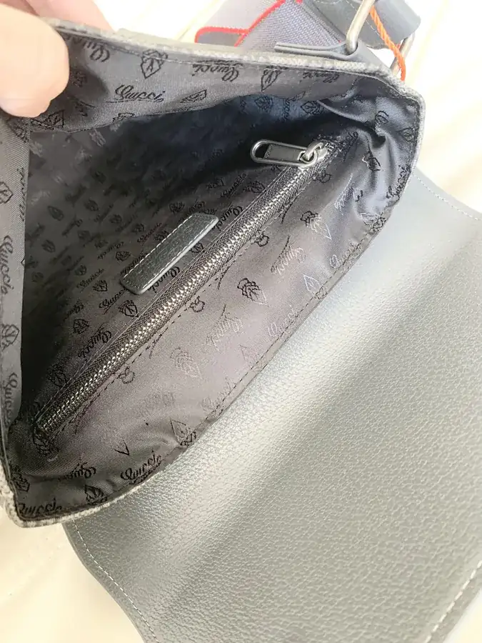 G家 斜挎包 简约造型 无懈可击包型