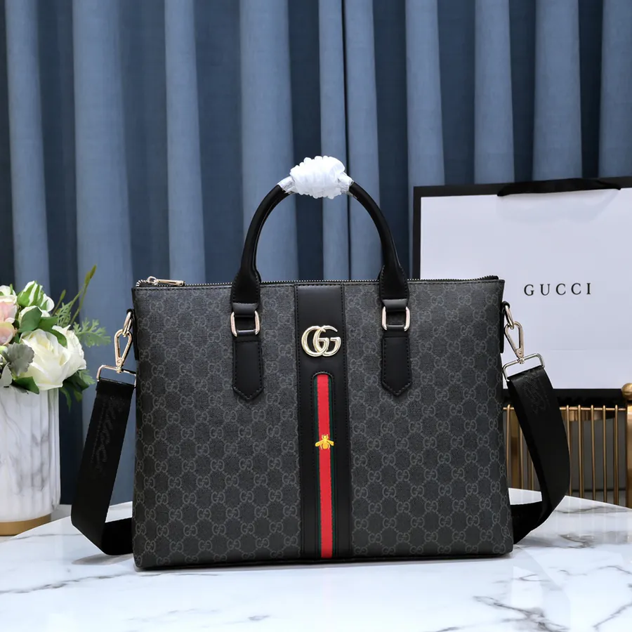 Gucci Men's Shoulder Bag Classic Design, Premium Leather