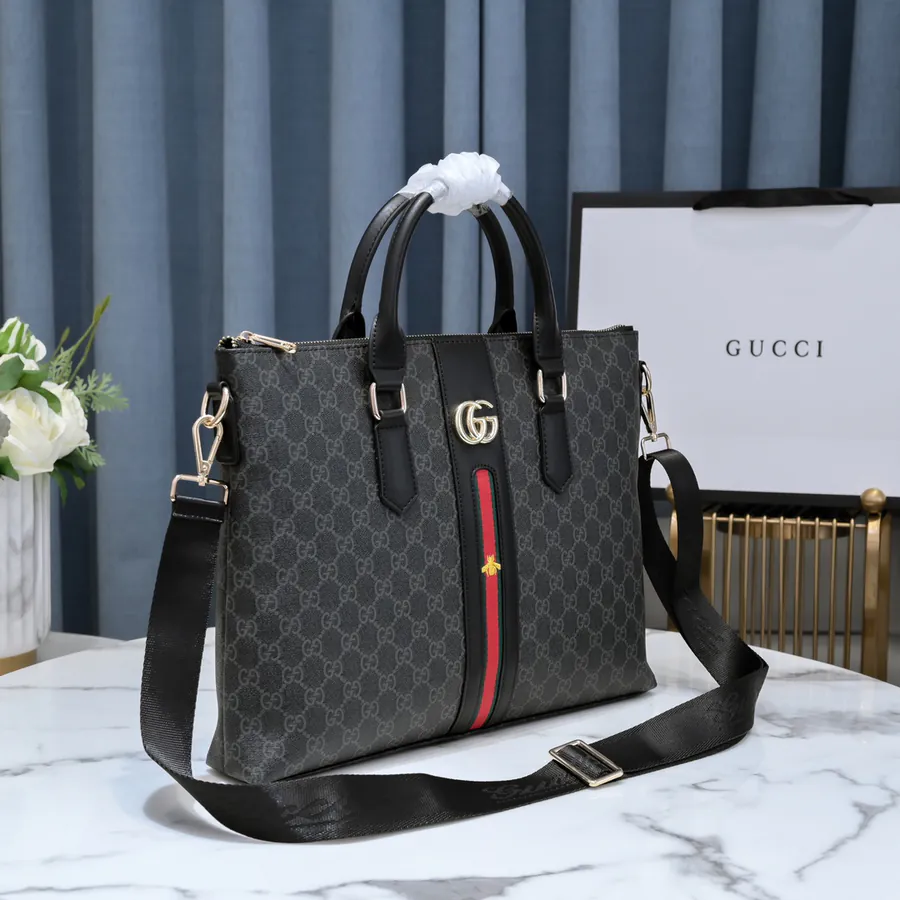 Gucci Men's Shoulder Bag Classic Design, Premium Leather