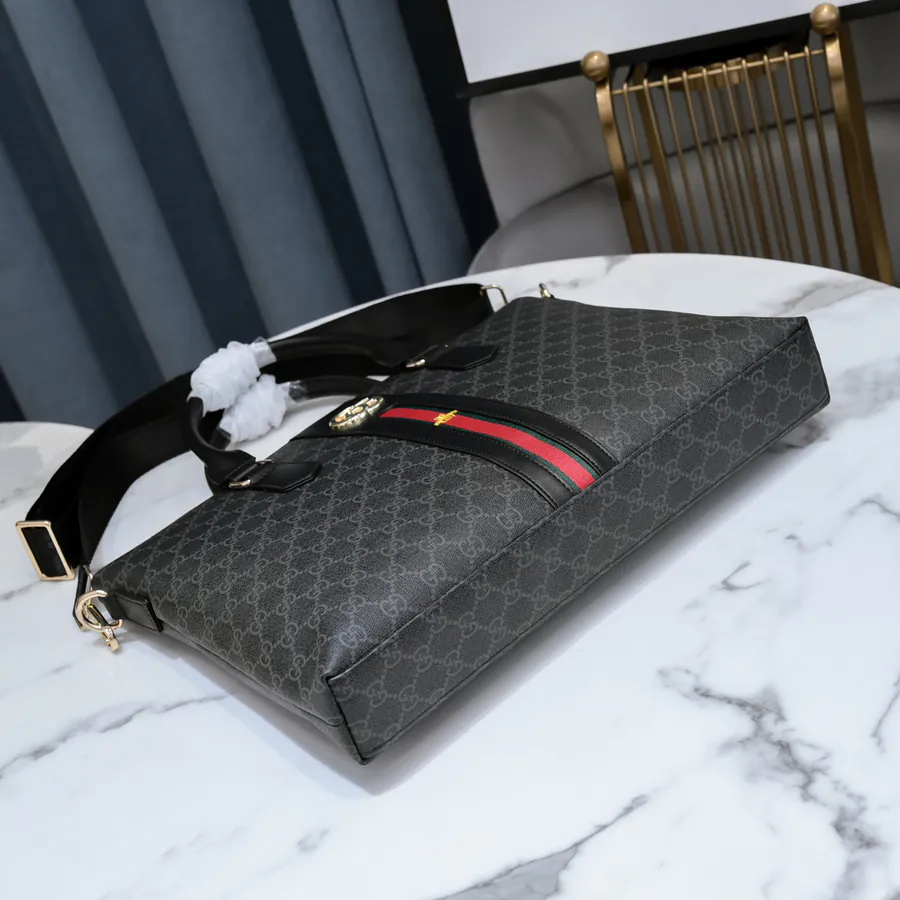 Gucci Men's Shoulder Bag Classic Design, Premium Leather