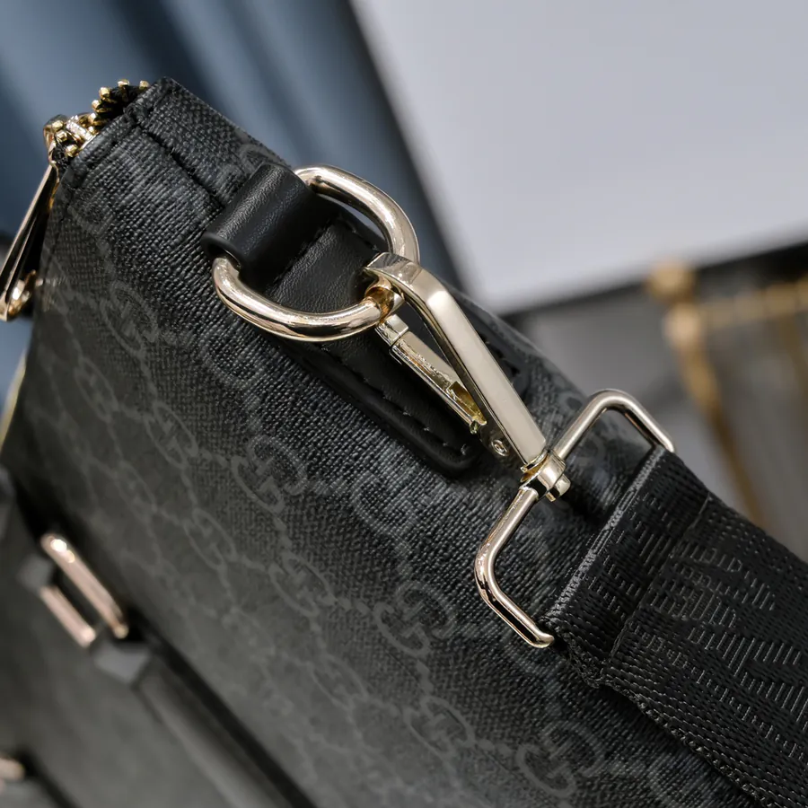 Gucci Men's Shoulder Bag Classic Design, Premium Leather