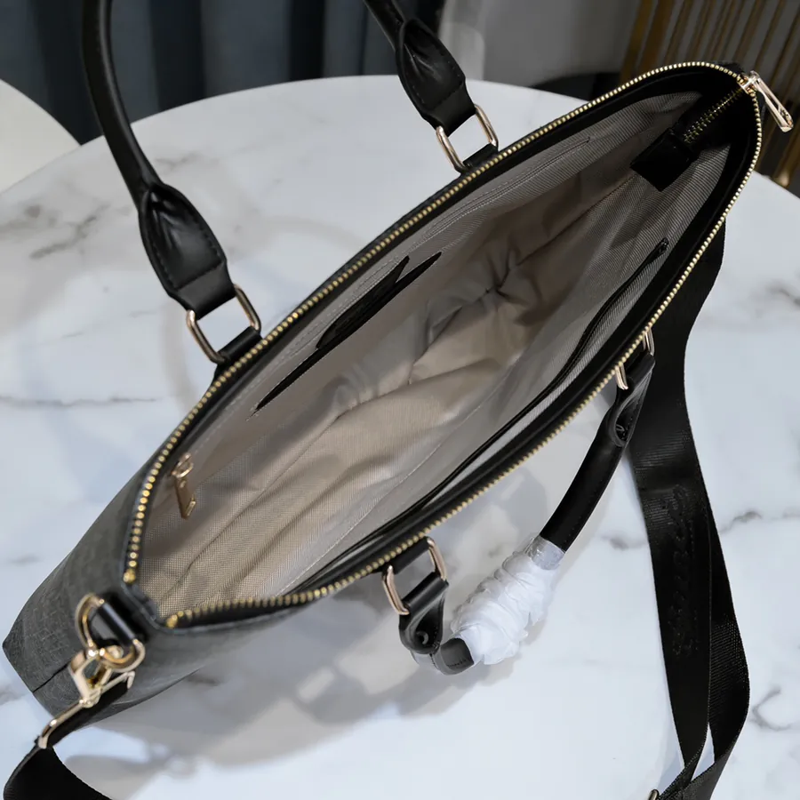 Gucci Men's Shoulder Bag Classic Design, Premium Leather