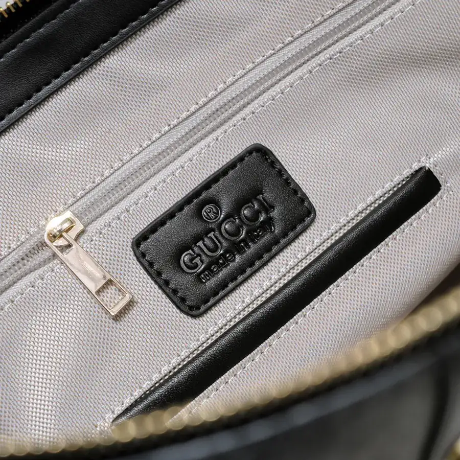 Gucci Men's Shoulder Bag Classic Design, Premium Leather
