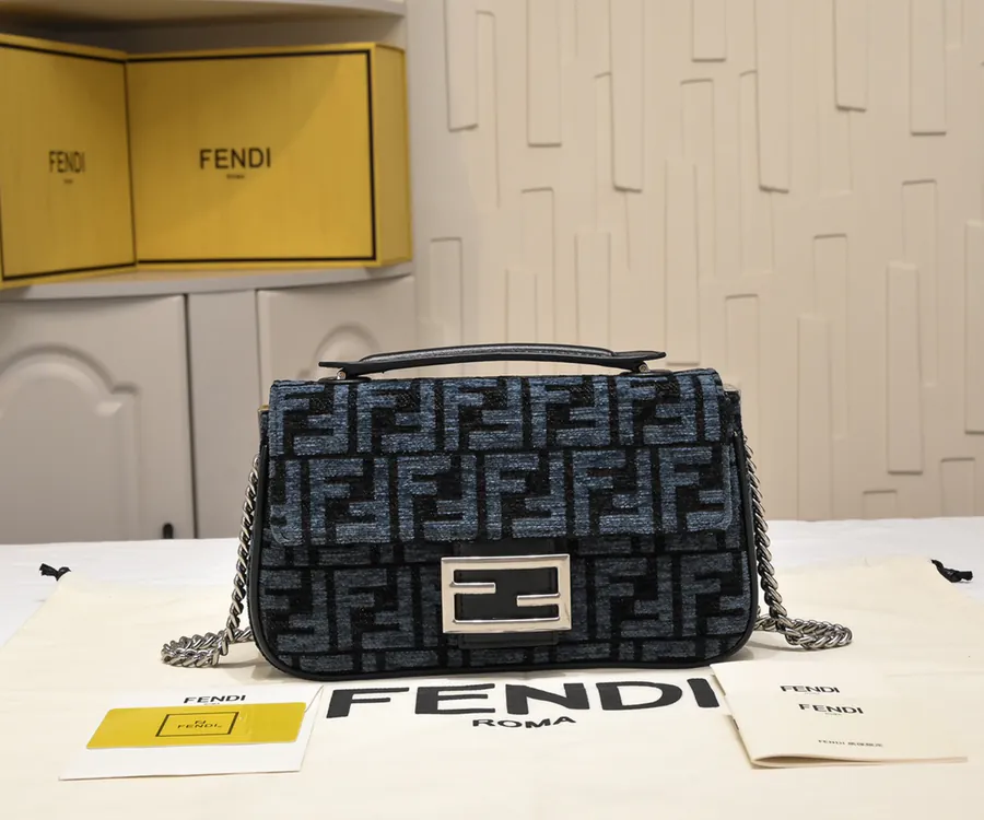 FEND1 Conic Baquette Chain Bag