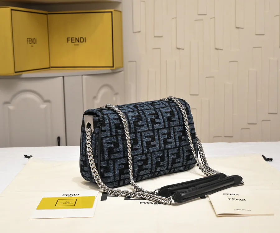 FEND1 Conic Baquette Chain Bag