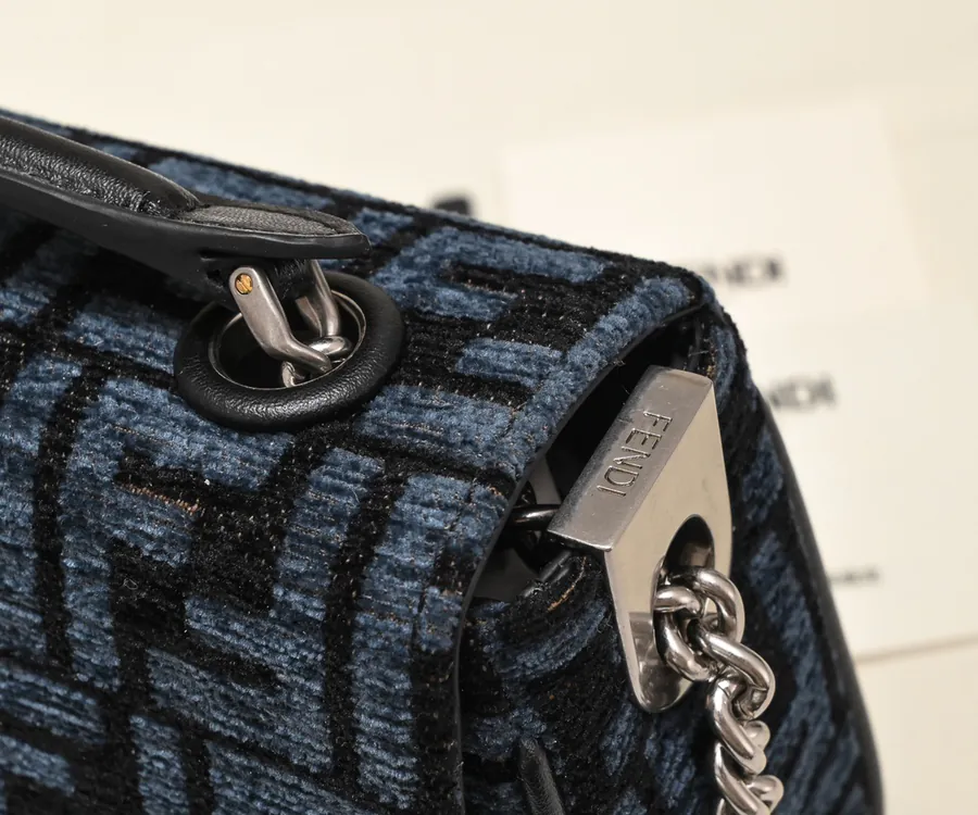 FEND1 Conic Baquette Chain Bag