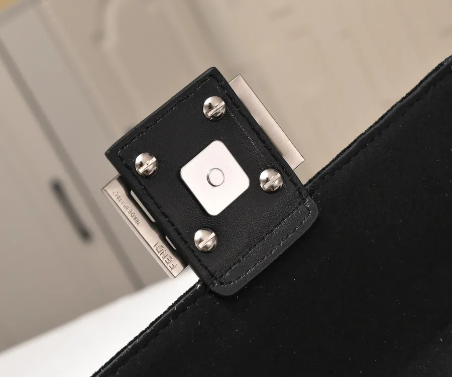 FEND1 Conic Baquette Chain Bag