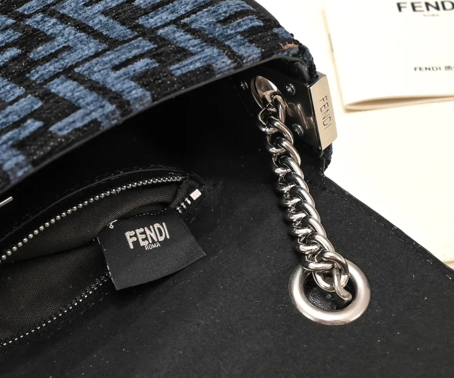 FEND1 Conic Baquette Chain Bag