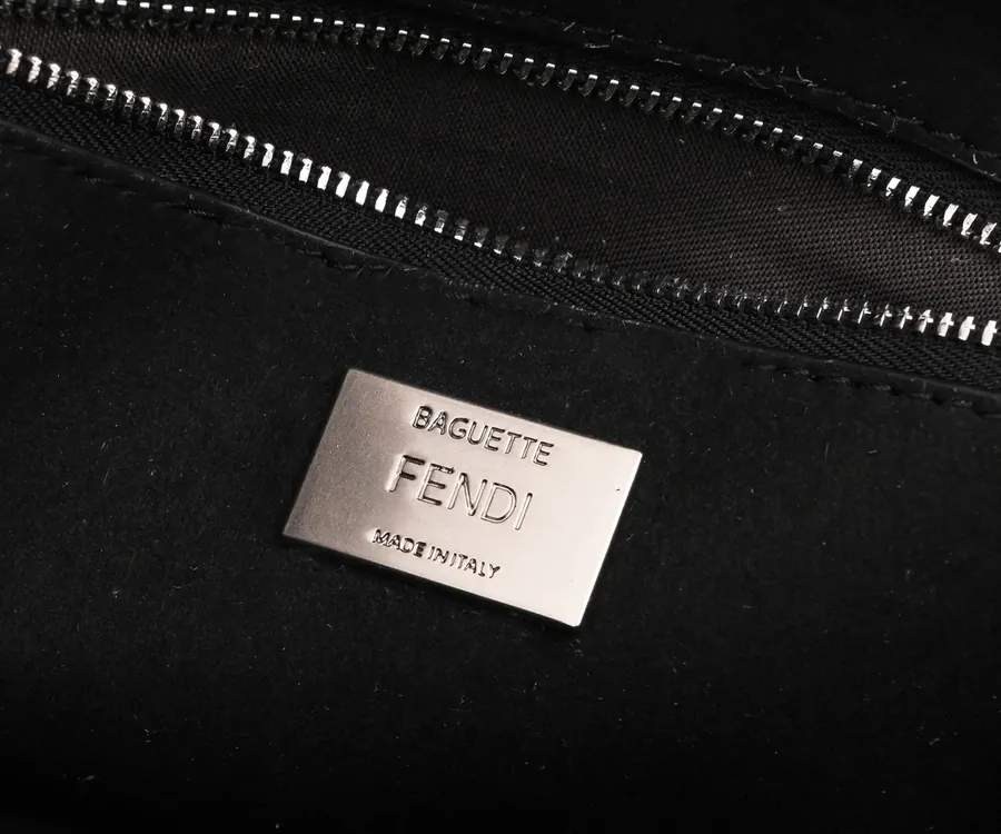 FEND1 Conic Baquette Chain Bag