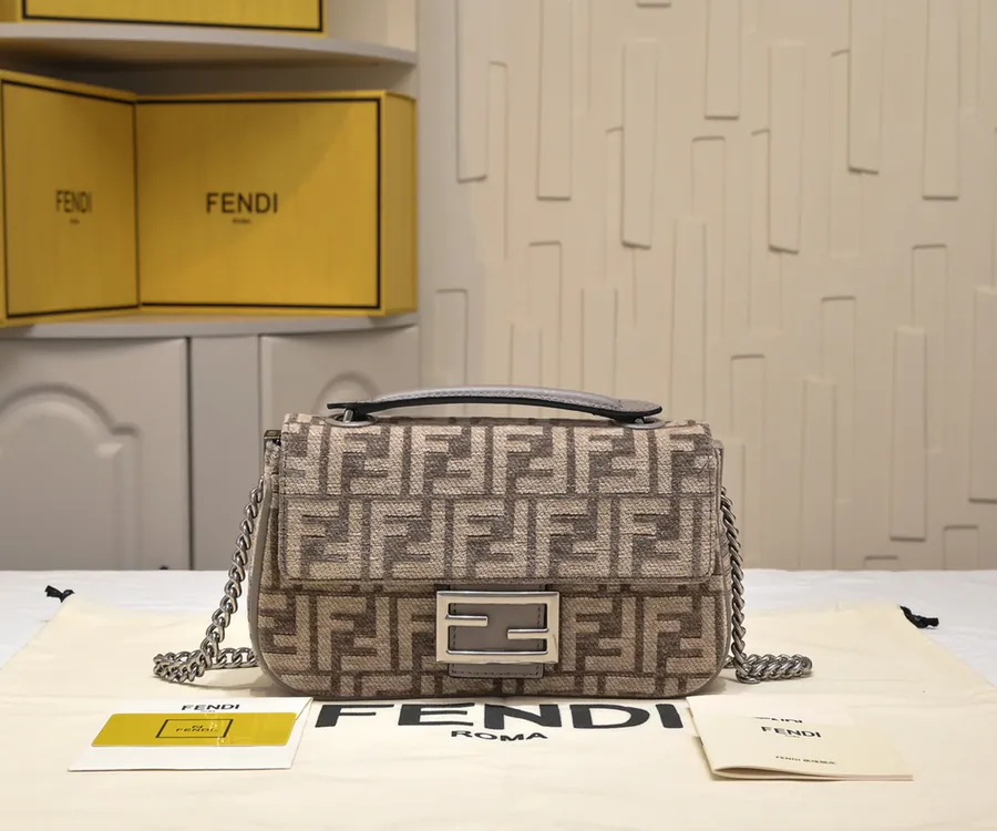 FEND1 Conic Baquette Chain Bag