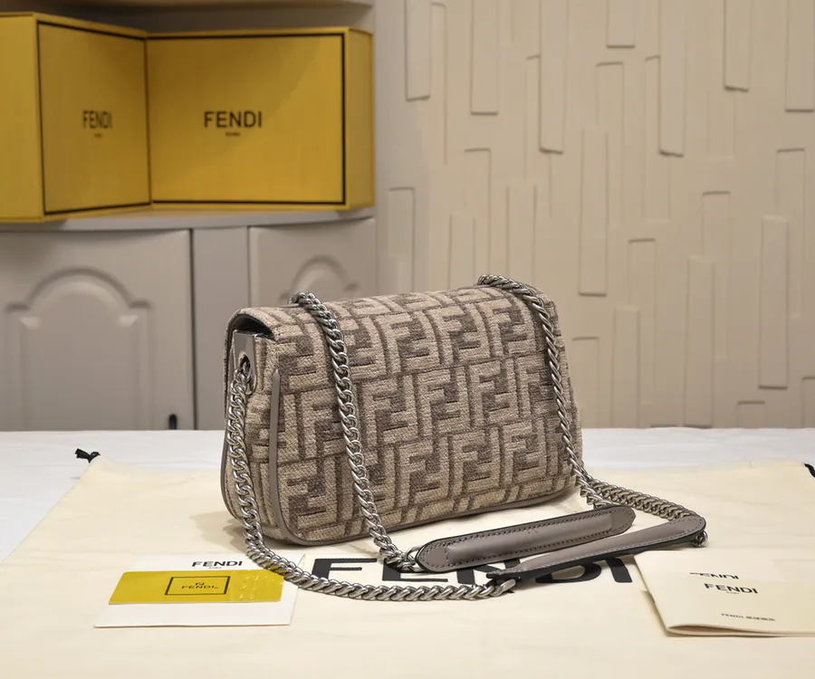 FEND1 Conic Baquette Chain Bag