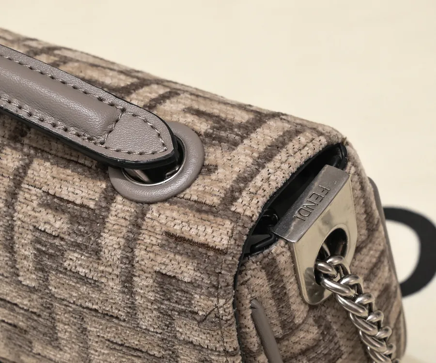 FEND1 Conic Baquette Chain Bag