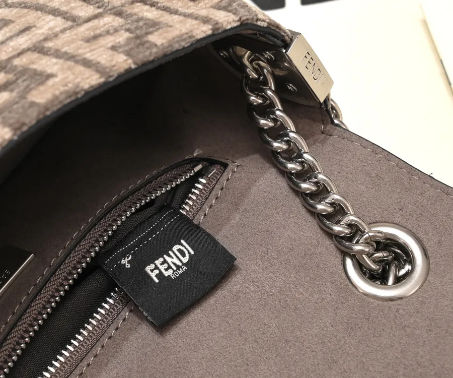 FEND1 Conic Baquette Chain Bag