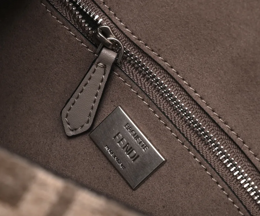 FEND1 Conic Baquette Chain Bag