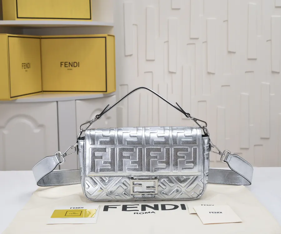 F家19 Baguette Series Flip Cover Tote