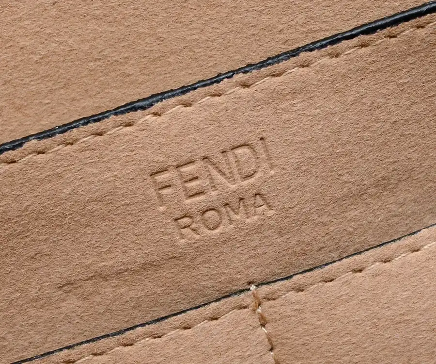 FENDI 2023秋冬折纸魔术包 可变Tote/水桶包