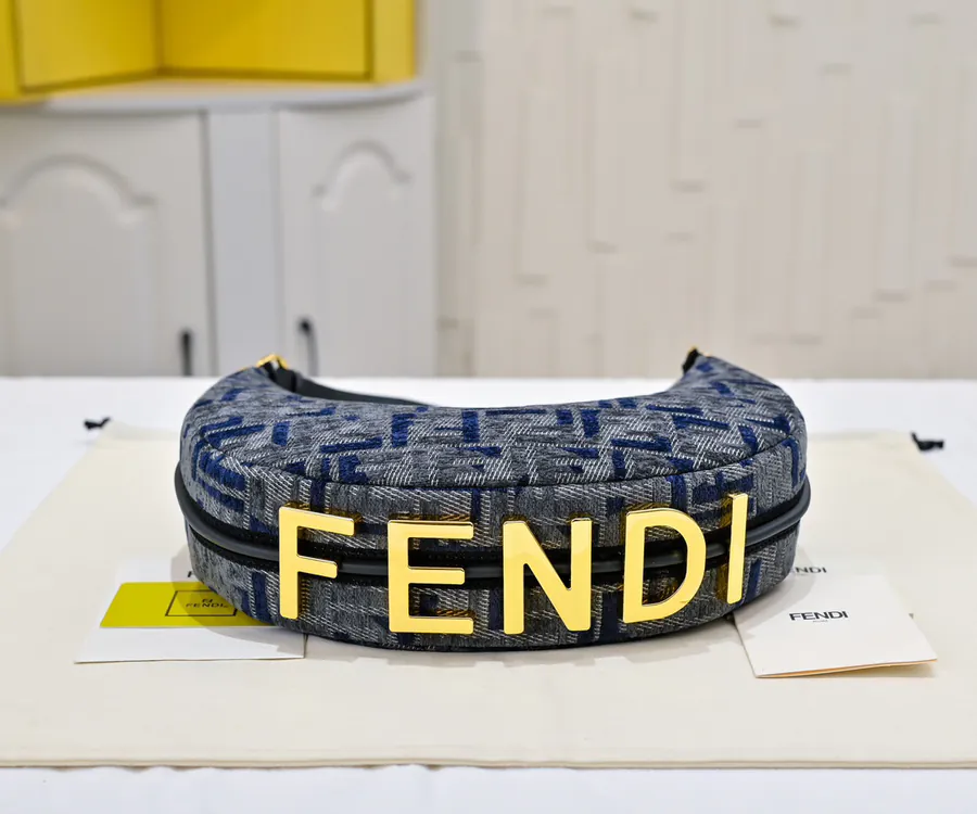 FENDI Prada腋下包 月牙造型