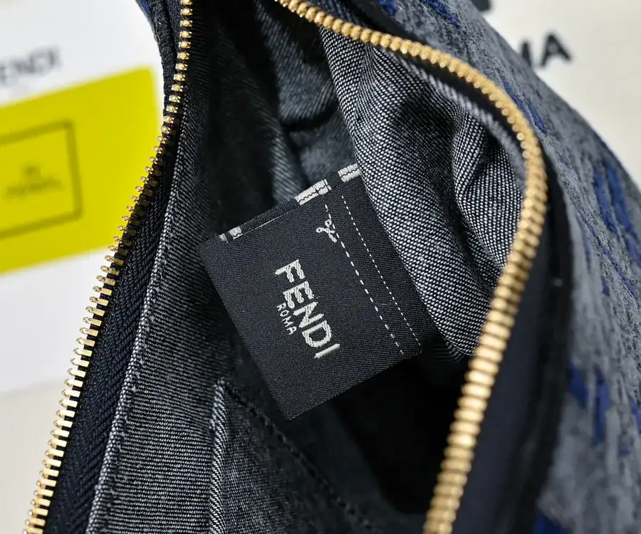 FENDI Prada腋下包 月牙造型