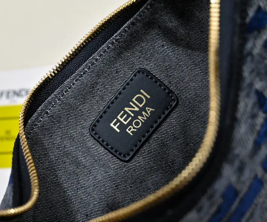 FENDI Prada腋下包 月牙造型