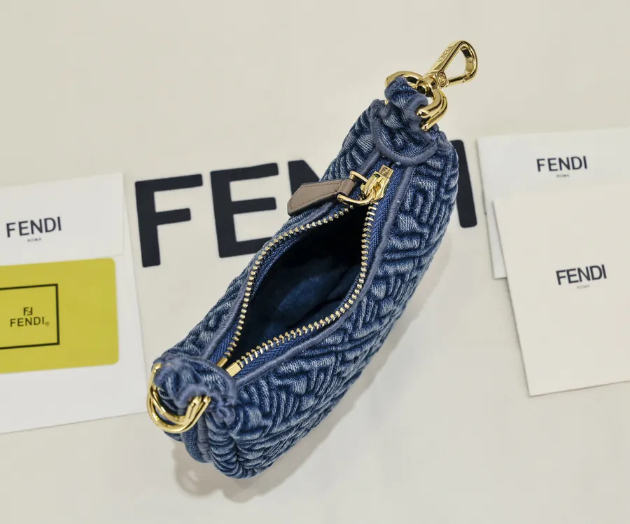 FENDI腋下包 Mini Size with Adjustable Shoulder Strap and Chain
