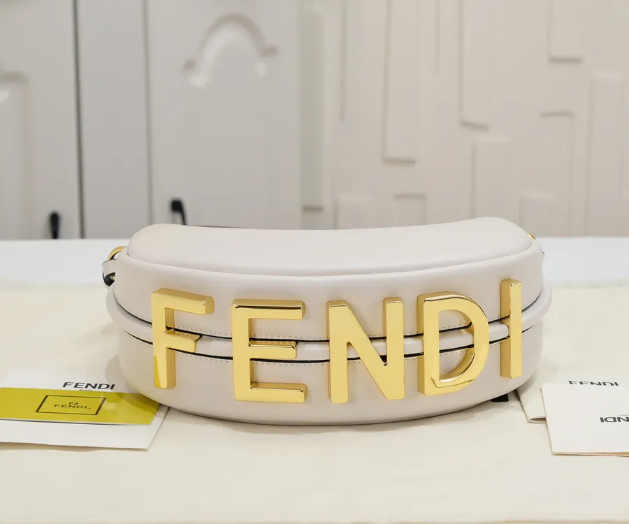 FENDI腋下包 20cm尺寸