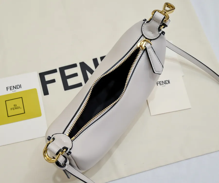 FENDI腋下包 20cm尺寸