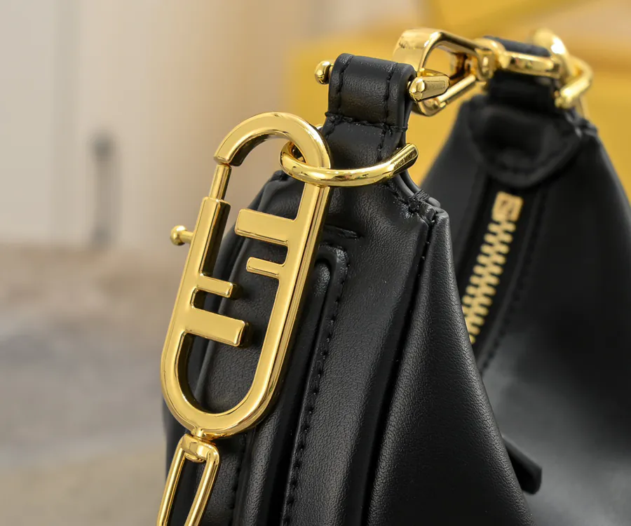 FENDI Prada腋下包 Mini Size, Grained Calfskin