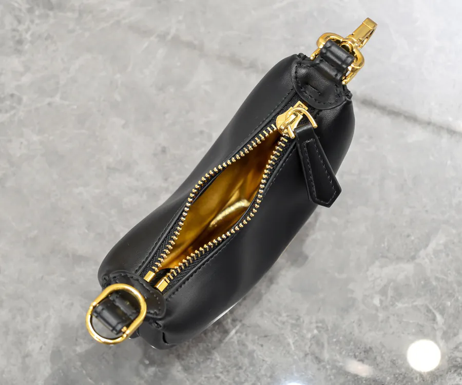 FENDI Prada腋下包 Mini Size, Grained Calfskin