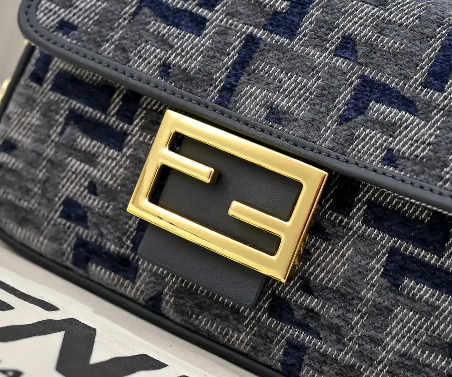 Fendi Baguette Classic Double F Logo, Casual Style