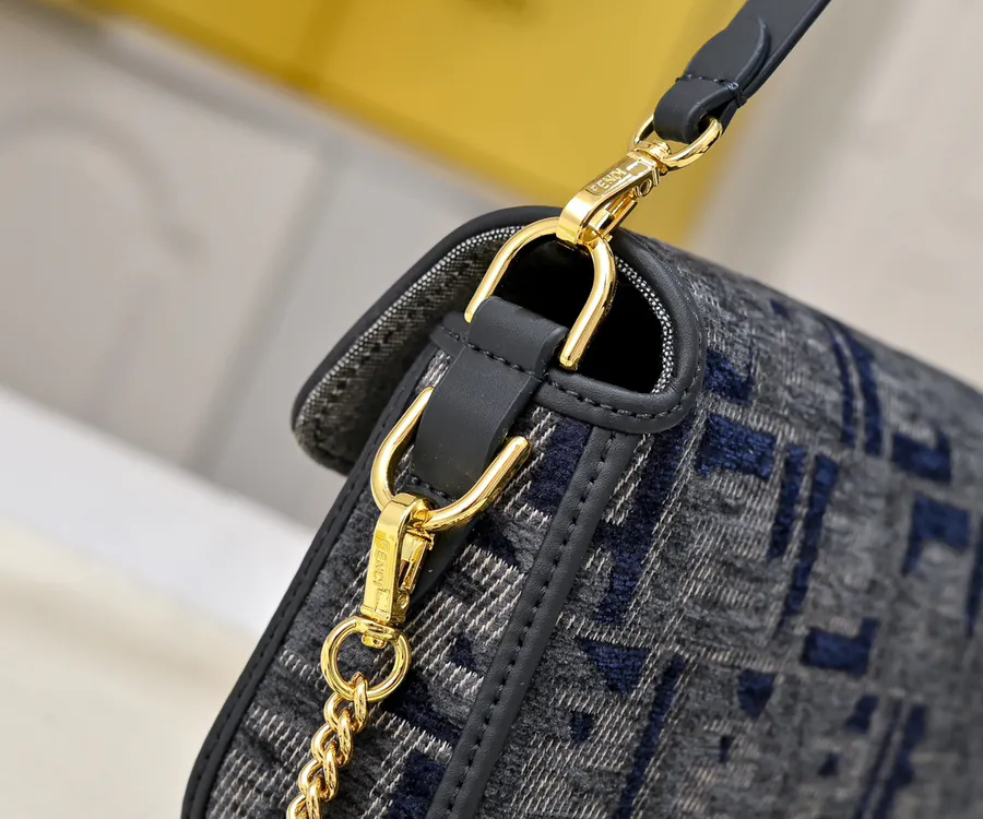 Fendi Baguette Classic Double F Logo, Casual Style