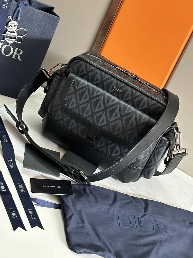 Hit the Road Messenger Bag Modern Style with High Fashion Craftsmanship